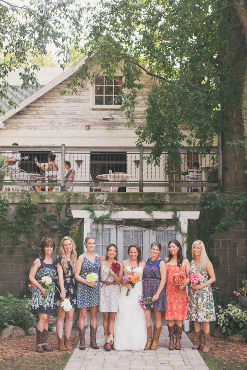 vintage inspired wedding at Blue Dress Barn in Michigan, with photos by Heather Jowett Photography | junebugweddings.com