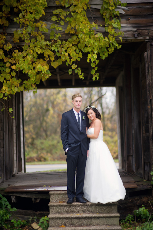 Barn wedding with woodland decor by Kelly Sweet Photography | junebugweddings.com