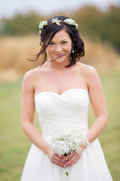 Barn wedding with woodland decor by Kelly Sweet Photography | junebugweddings.com