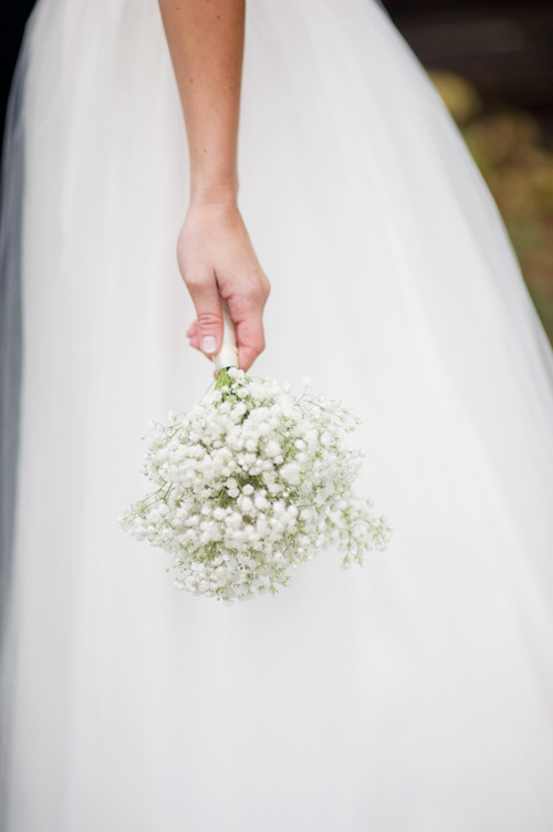 Barn wedding with woodland decor by Kelly Sweet Photography | junebugweddings.com