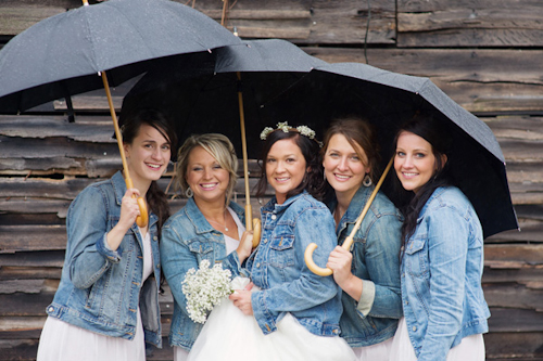 Barn wedding with woodland decor by Kelly Sweet Photography | junebugweddings.com