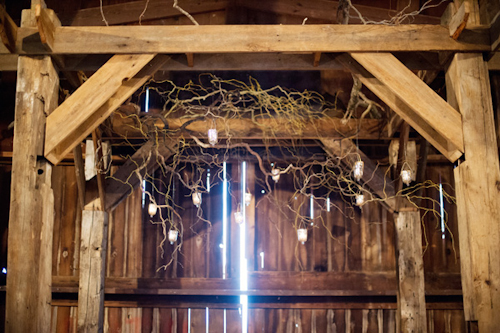 Barn wedding with woodland decor by Kelly Sweet Photography | junebugweddings.com