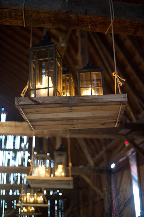 Barn wedding with woodland decor by Kelly Sweet Photography | junebugweddings.com