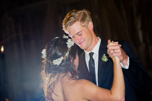 Barn wedding with woodland decor by Kelly Sweet Photography | junebugweddings.com