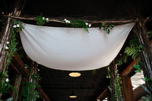 industrial wedding at The Liberty Warehouse, Brooklyn, NY with woodland decor - Elizabeth Duncan Events and Gulnara Studios | via junebugweddings.com