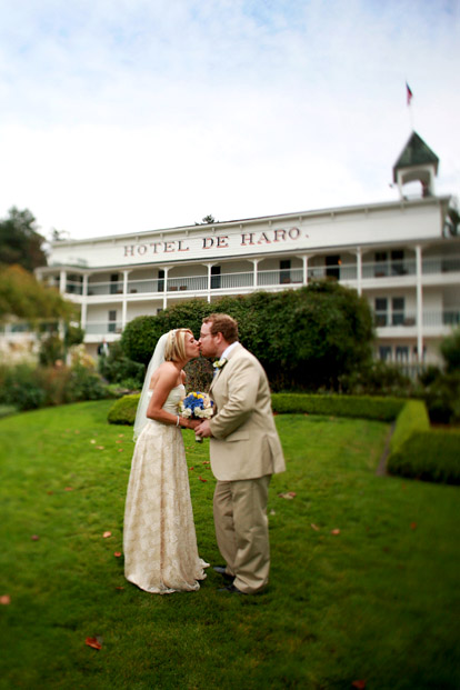 Casual Pacific Northwest wedding in the San Juan Islands, images by Riso Studio