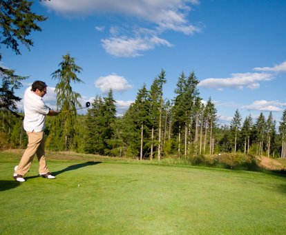 Activities as a wedding thank you gift, groomsmen golfing, La Vie Photography