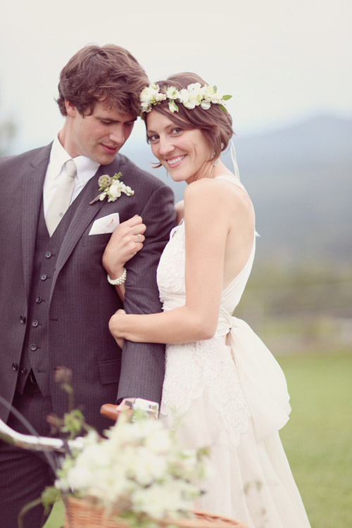 simple and natural mountain wedding at Toad Hill Farm in Franconia, NH, real wedding photos by Simply Bloom Photography