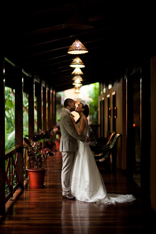 coral pink, olive green and tropical orange destination wedding in La Fortuna, Costa Rica, photos by A Brit and a Blonde