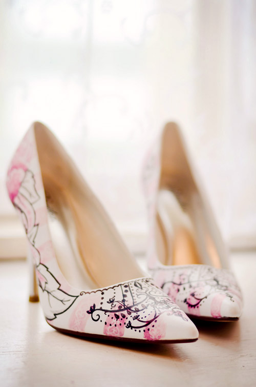 Hand Painted Wedding Shoes by Figgie Shoes | Junebug Weddings