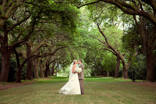 Charleston, South Carolina wedding at The Legare Waring House, sky blue and green wedding color palette, photos by The Schultzes 