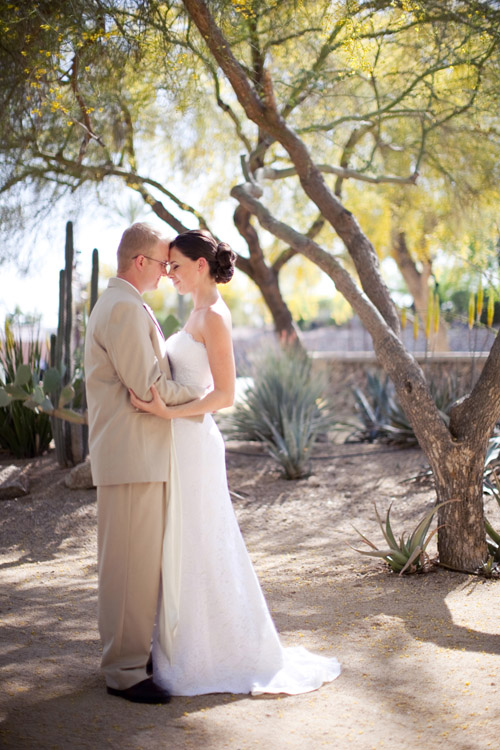 champagne and raspberry color palette, destination real wedding, Scottsdale, Arizona, images by Melissa Jill Photography