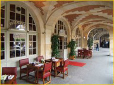 http://www.parismarais.com/place-des-vosges.htm