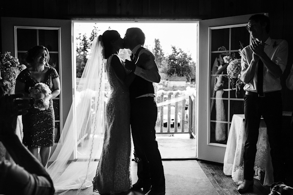 casual rustic wedding in Kent, Washington with photos by ANZA foto + film