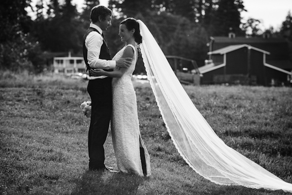 casual rustic wedding in Kent, Washington with photos by ANZA foto + film