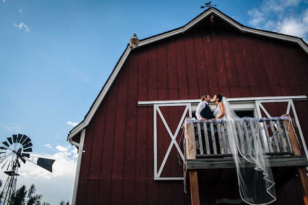 casual rustic wedding in Kent, Washington with photos by ANZA foto + film