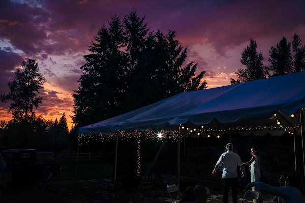 casual rustic wedding in Kent, Washington with photos by ANZA foto + film