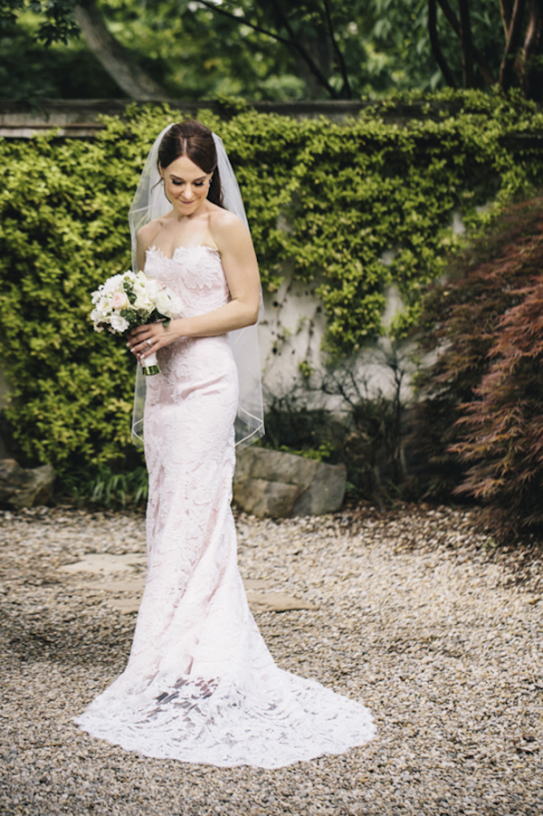 Elegant blush, cream and gray Garden wedding in Atlanta, Georgia, photos by Vue Photography | via junebugweddings.com