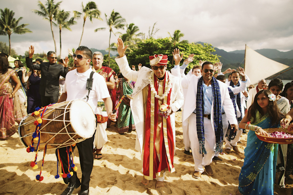 indian american wedding in Hawaii, photos by Anna Kim Photography | via junebugweddings.com