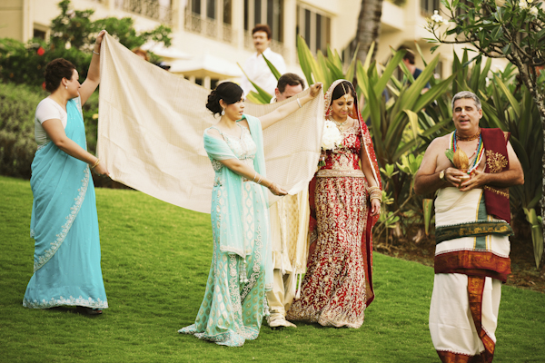 indian american wedding in Hawaii, photos by Anna Kim Photography | via junebugweddings.com