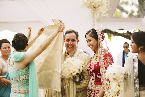 indian american wedding in Hawaii, photos by Anna Kim Photography | via junebugweddings.com