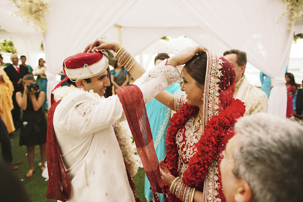 indian american wedding in Hawaii, photos by Anna Kim Photography | via junebugweddings.com