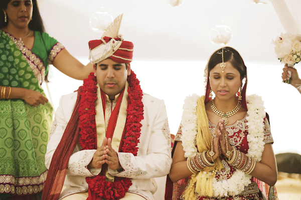 indian american wedding in Hawaii, photos by Anna Kim Photography | via junebugweddings.com