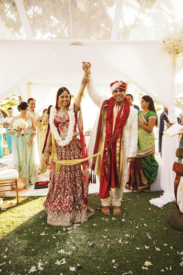 indian american wedding in Hawaii, photos by Anna Kim Photography | via junebugweddings.com