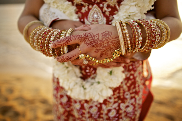 indian american wedding in Hawaii, photos by Anna Kim Photography | via junebugweddings.com