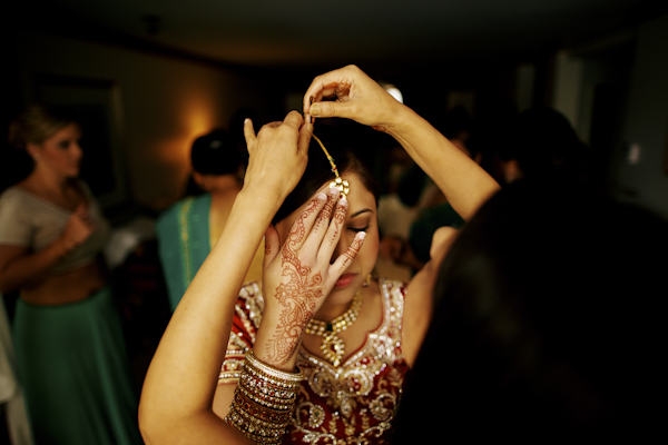 indian american wedding in Hawaii, photos by Anna Kim Photography | via junebugweddings.com