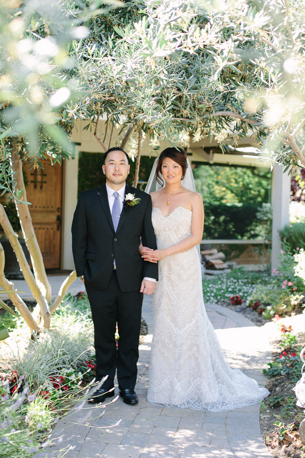 picturesque vineyard wedding in San Jose with photos by Jinda Photography | via junebugweddings.com