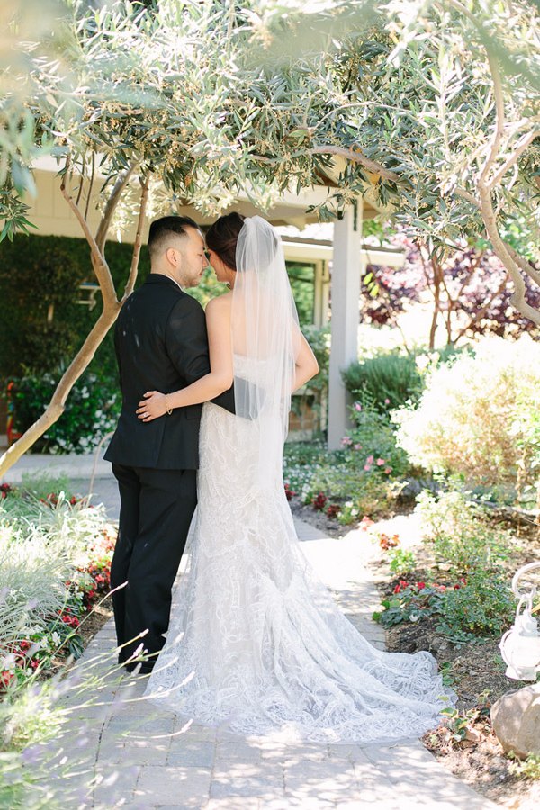 picturesque vineyard wedding in San Jose with photos by Jinda Photography | via junebugweddings.com