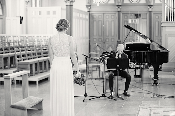 purple, burgundy, vintage wedding in Sweden, photos by Sweden wedding photographer Dayfotografi | via junebugweddings.com