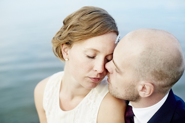 purple, burgundy, vintage wedding in Sweden, photos by Sweden wedding photographer Dayfotografi | via junebugweddings.com