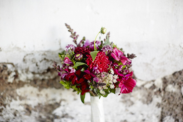 purple, burgundy, vintage wedding in Sweden, photos by Sweden wedding photographer Dayfotografi | via junebugweddings.com