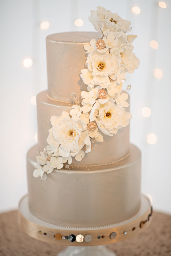 shimmering gold silver and cream wedding color inspiration | via junebugweddings.com