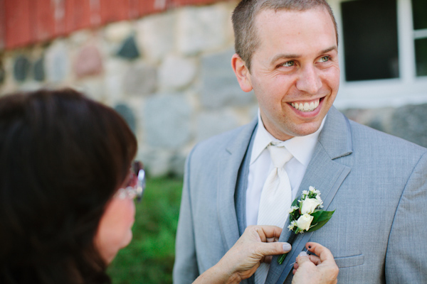 sunny rustic barn wedding in Michigan with photos by Dan Stewart | via junebugweddings.com