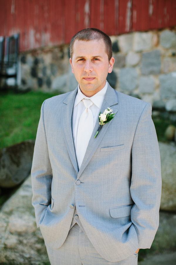 sunny rustic barn wedding in Michigan with photos by Dan Stewart | via junebugweddings.com