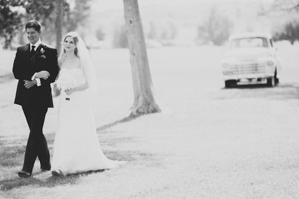 sunny rustic barn wedding in Michigan with photos by Dan Stewart | via junebugweddings.com