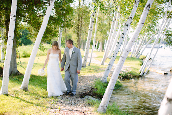 sunny rustic barn wedding in Michigan with photos by Dan Stewart | via junebugweddings.com