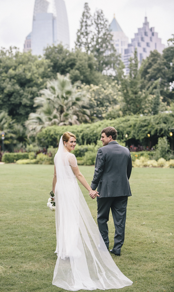 elegant garden wedding at Atlanta Botanical Garden in Atlanta, Georgia, photos by Atlanta wedding photographer Vue Photography | via junebugweddings.com