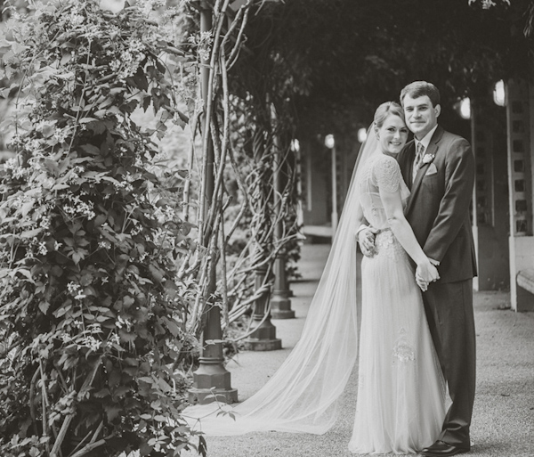 elegant garden wedding at Atlanta Botanical Garden in Atlanta, Georgia, photos by Atlanta wedding photographer Vue Photography | via junebugweddings.com