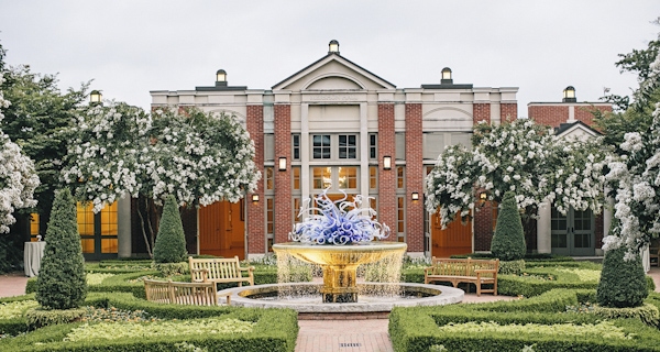 elegant garden wedding at Atlanta Botanical Garden in Atlanta, Georgia, photos by Atlanta wedding photographer Vue Photography | via junebugweddings.com