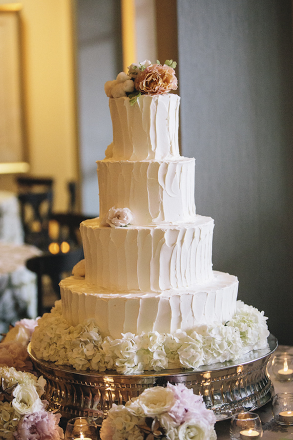 elegant garden wedding at Atlanta Botanical Garden in Atlanta, Georgia, photos by Atlanta wedding photographer Vue Photography | via junebugweddings.com