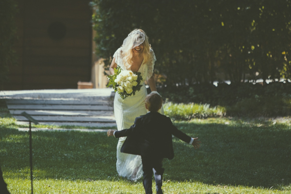 intimate wedding in Florence, Italy, photos by Italian wedding photographers Alessandro and Veronica Roncaglione | via junebugweddings.com