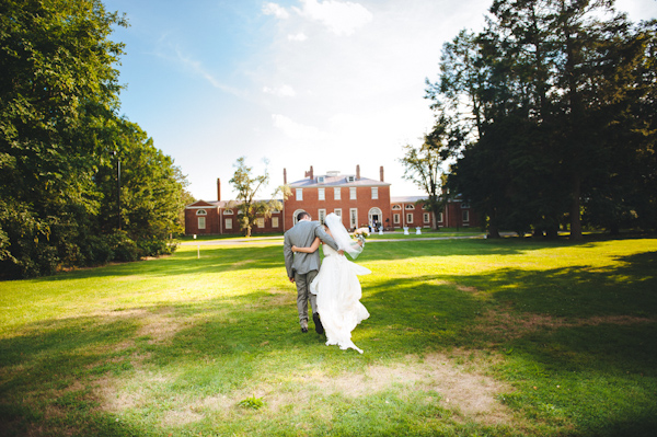 laid-back summer wedding with photos by Amanda Marie Studios | via junebugweddings.com