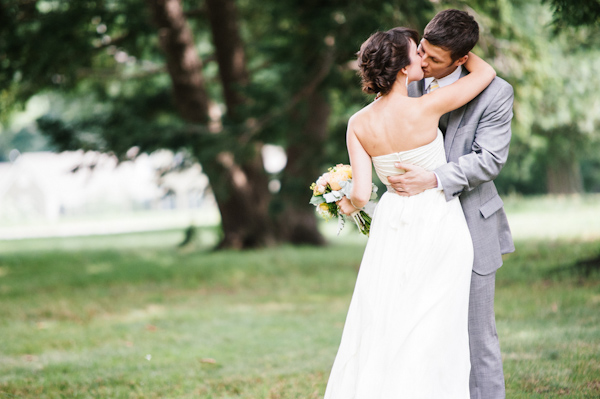 laid-back summer wedding with photos by Amanda Marie Studios | via junebugweddings.com