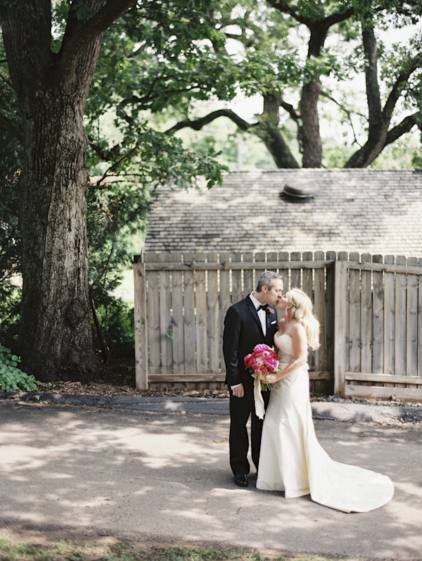 navy and pink nautical wedding at White Bear Yacht Club, Minnesota, photos by Geneoh Photography