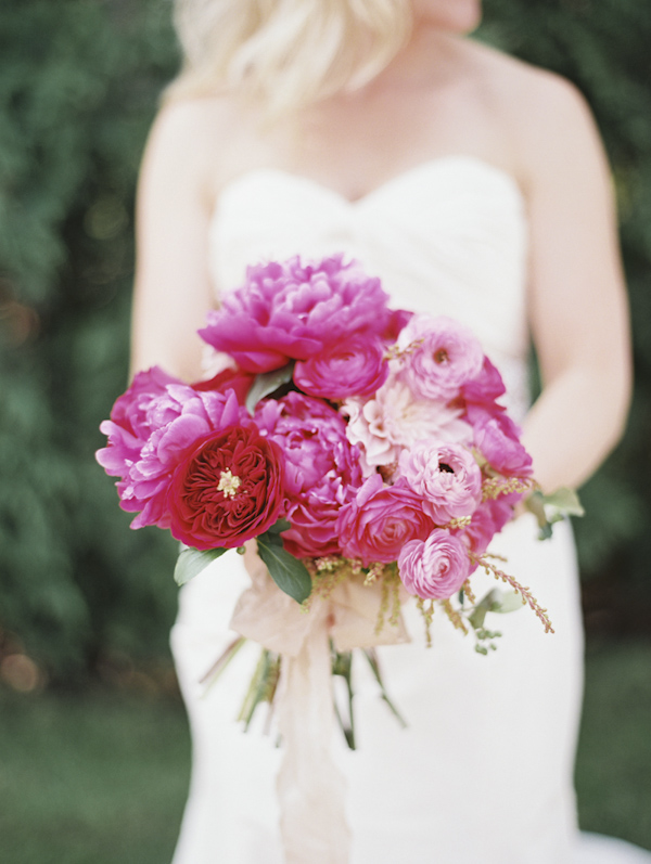 navy and pink nautical wedding at White Bear Yacht Club, Minnesota, photos by Geneoh Photography