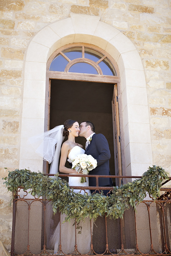 vineyard wedding at Sunstone Winery, Santa Ynez, California, photos by Santa Barbara, CA wedding photographers Ashleigh Taylor Photography | via junebugweddings.com